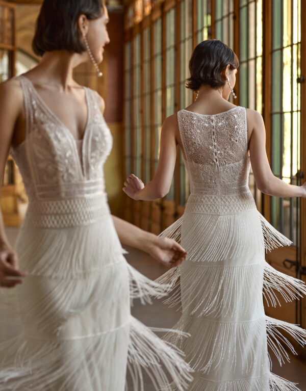 BALI ROSA CLARA Νυφικό φόρεμα σε ίσια γραμμή (sheath) ολοκέντητο με λεπτό κρυστάλλινο χαντράκι και κρυσταλλάκι svarowski σε style δεκαετίας 20's Rosa Clara Gatsby στυλ