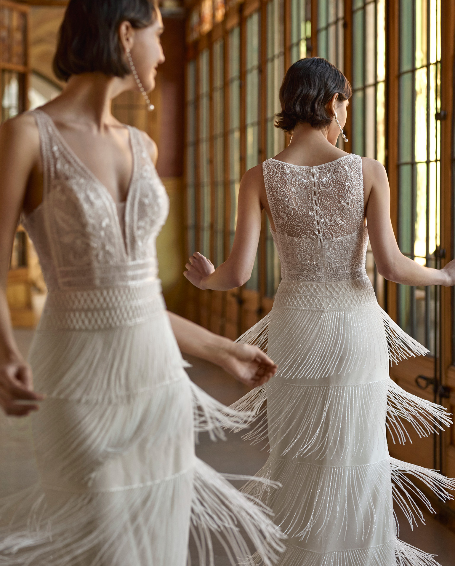 BALI ROSA CLARA Νυφικό φόρεμα σε ίσια γραμμή (sheath) ολοκέντητο με λεπτό κρυστάλλινο χαντράκι και κρυσταλλάκι svarowski σε style δεκαετίας 20's Rosa Clara Gatsby στυλ