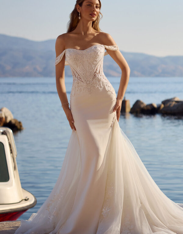 ST652 Νυφικό φόρεμα Mila με καρδιά, δαντέλα και τούλι, σε σέξι εφαρμοστή σιλουέτα που λάμπει στη μέρα του γάμου σας.