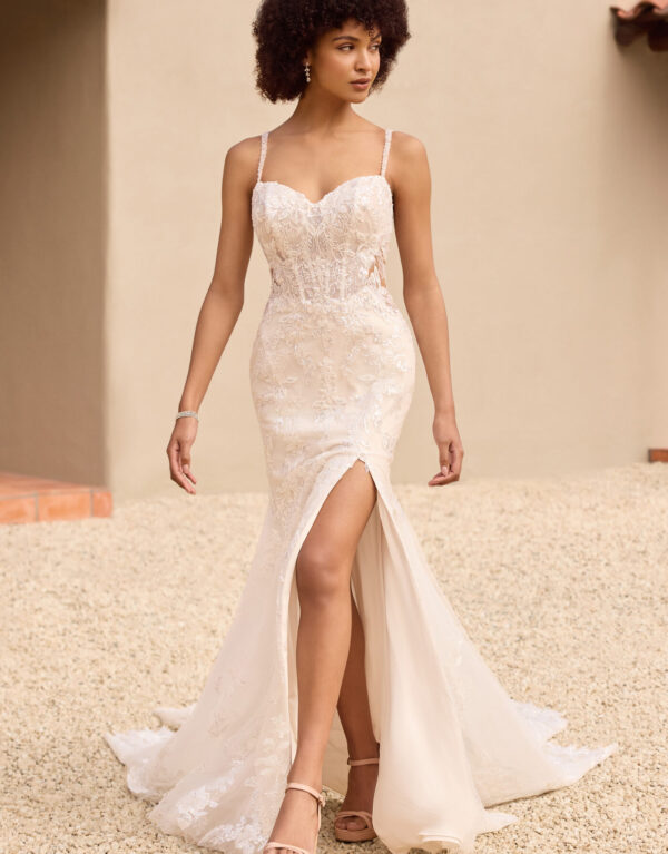 Y3154 Νυφικό fit-and-flare με glitter τούλι, μπούστο καρδιά και δαντέλα πλάτης· σκίσιμο στη φούστα και ονειρική ουρά που κάνουν τον γάμο σας μαγικό.